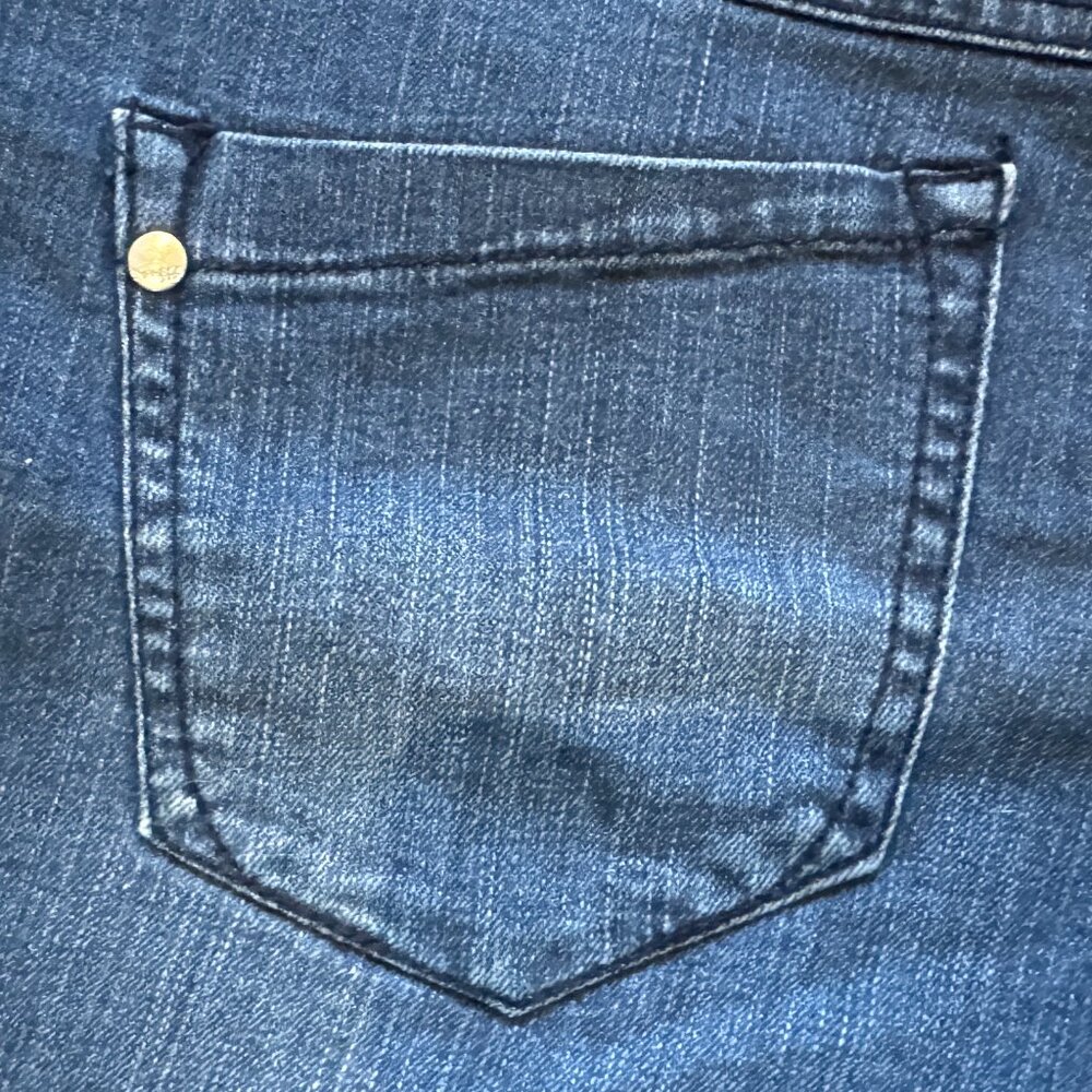 Express Low Rise Jean Shorts - Picture 6 of 9